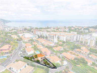 Moradia independente à venda na Ajuda - Amparo - Piornais
