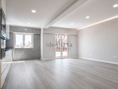 Apartamento T4 à venda na Cruz de Pau