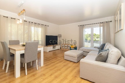 Apartamento T3 à venda na Rua Maria Beatriz Mexia, 7