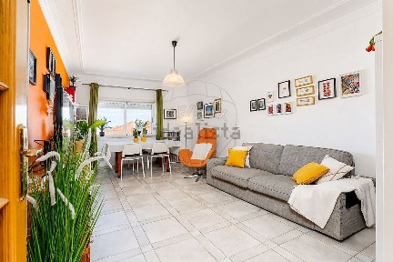 Apartamento T3 à venda na Rua Petrónio Amor de Barros