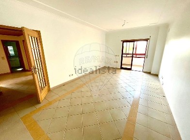 Apartamento T2 à venda na Avenida de Angola