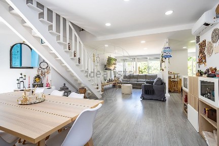Apartamento T2 à venda na Rua Ilha de São Tomé