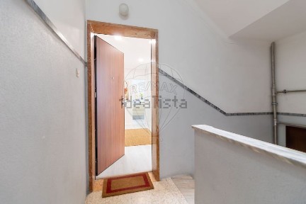 Apartamento T2 à venda na Rua Luís de Camões