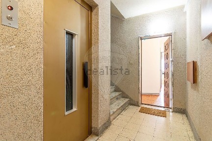 Apartamento T2 à venda no Largo Francisco Sanches