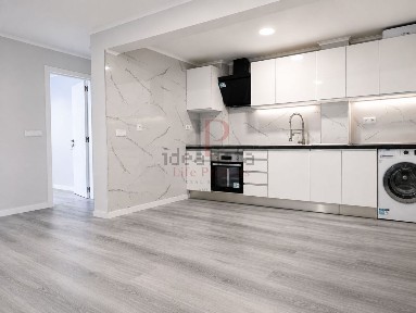 Apartamento T3 à venda no Centro de Laranjeiro