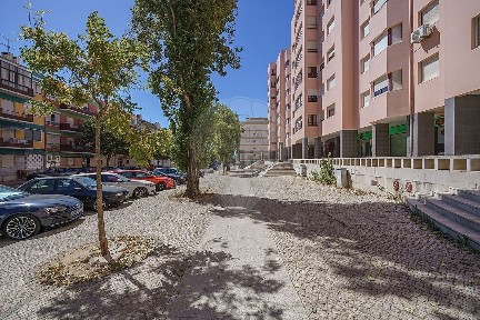 Apartamento T2 à venda na Avenida Doutor António Rodrigues Manito