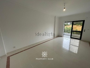 Apartamento T3 à venda na Rua Raúl Brandão
