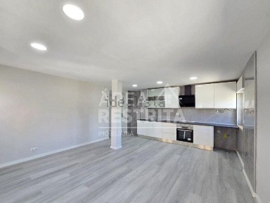 Apartamento T2 à venda na Rua Associação de Reformados de Corroios