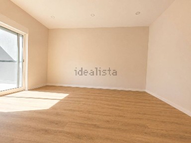 Apartamento T1 à venda na Avenida Rainha Dona Leonor, 50