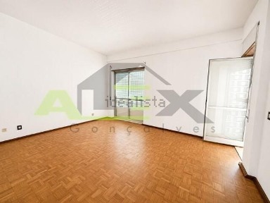 Apartamento T3 à venda no Bairro do Liceu - Vanicelos