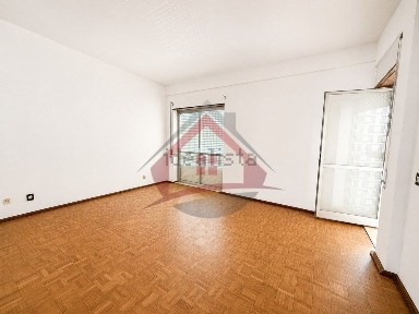 Apartamento T3 à venda no Bairro do Liceu - Vanicelos