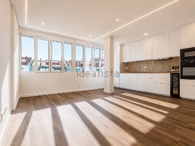 Apartamento T3 à venda na Rua Fernando Santos, 17