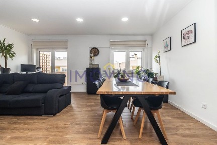 Apartamento T3 à venda na Avenida Santa Maria