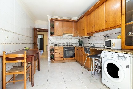 Apartamento T2 à venda na Rua António Aleixo