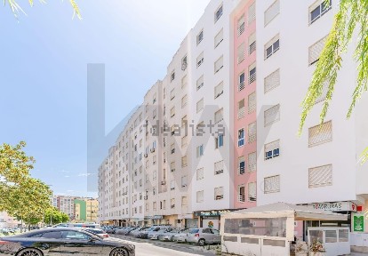 Apartamento T2 à venda na Avenida Rui Grácio s/n