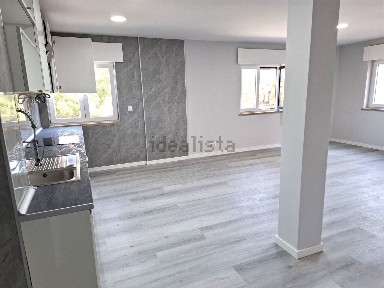 Apartamento T2 à venda na Rua Associação de Reformados de Corroios, 5