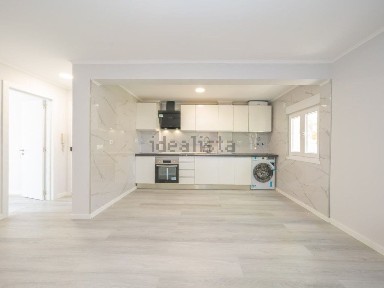 Apartamento T3 à venda na Rua João Jacinto de Magalhães, 6