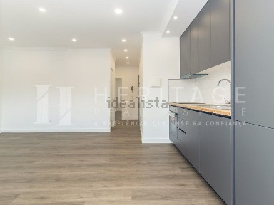 Apartamento T2 à venda na Avenida Bocage, 28