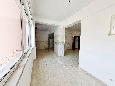 Apartamento T2 à venda na Rua Cidade Debrecen