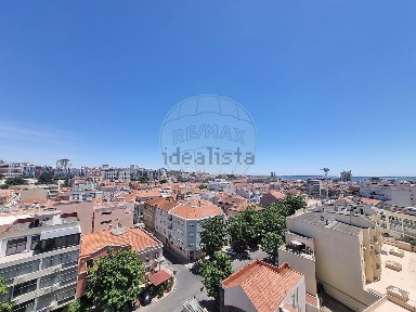 Apartamento T3 à venda na Avenida Doutor Manuel de Arriaga