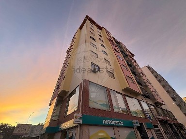 Apartamento T3 à venda na Rua Fernão Lopes
