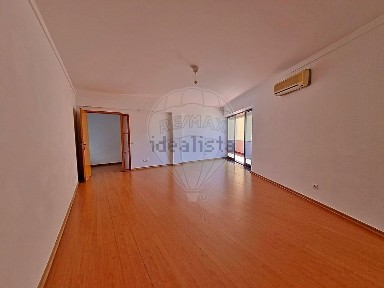 Apartamento T3 à venda na Rua da Cerâmica
