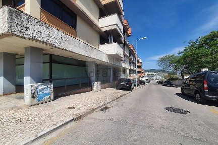 Apartamento T3 à venda na Azinhaga dos Trabalhadores