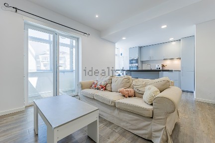 Apartamento T2 à venda na Rua Adriano Correia de Oliveira