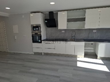 Apartamento T4 à venda na Rua Infante Dom Augusto, 98