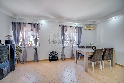 Apartamento T3 à venda na Avenida Humberto Delgado, 33