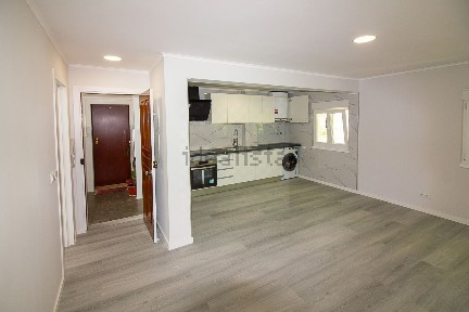 Apartamento T3 à venda na Rua João Jacinto de Magalhães, 6