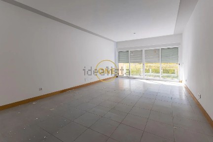 Apartamento T3 à venda na Rua da Mãe de Água