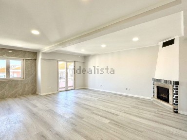 Apartamento T4 à venda na Rua Infante Dom Augusto