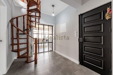 Apartamento T5 à venda na Rua Professor Doutor Bento de Jesus Caraça