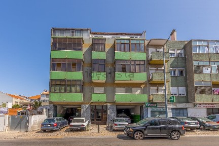 Apartamento T3 à venda na Rua Borges do Rego, 32