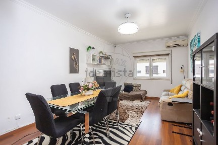 Apartamento T2 à venda na Rua José Régio