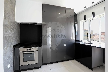 Apartamento T3 à venda na Rua Abel Salazar