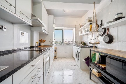 Apartamento T3 à venda na Rua Adriano Correia de Oliveira, 5