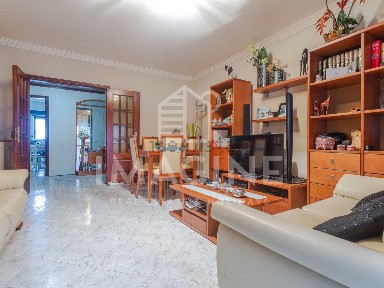 Apartamento T3 à venda na Rua Doutor José Leite de Vasconcelos
