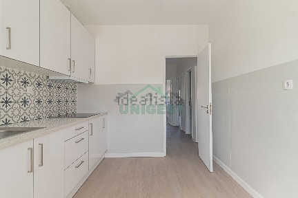 Apartamento T2 à venda na Lavradio