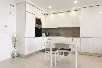 Apartamento T1 à venda na Rua Conselheiro Ramada Curto s/n