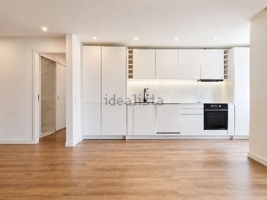 Apartamento T3 à venda na Avenida Doutor António Rodrigues Manito, 54