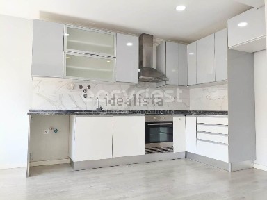 Apartamento T2 à venda na Torre da Marinha