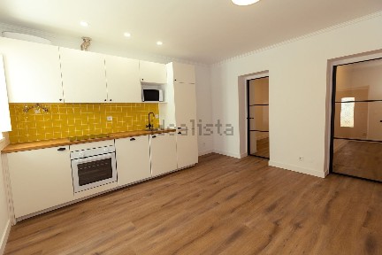 Apartamento T2 à venda na Rua do Almocreves