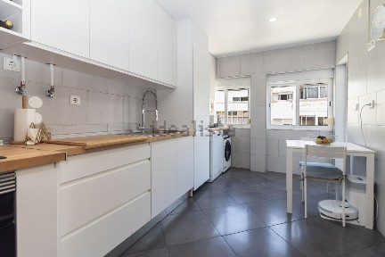 Apartamento T2 à venda na Rua Rosas do Pombal