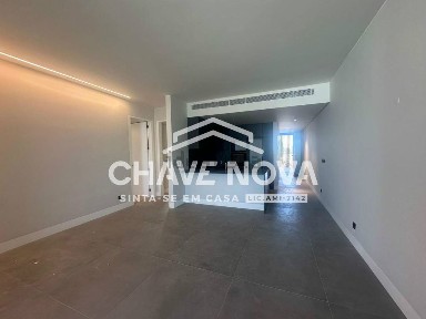 Apartamento T2 à venda na Rua Padre Francisco António Ferreira