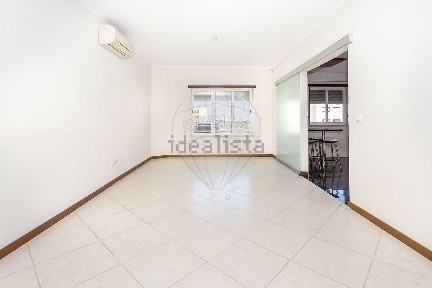 Apartamento T2 à venda na Avenida Vieira da Silva