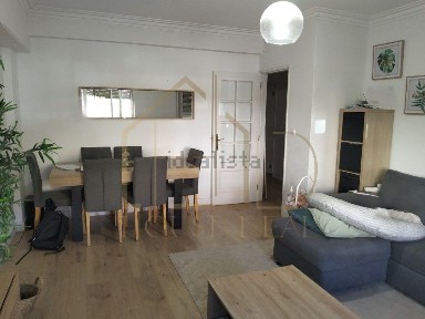 Apartamento T2 à venda na Rua Cooperativa Operária Amorense