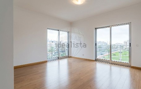 Apartamento T4 à venda na Rua Pocinho das Nascentes