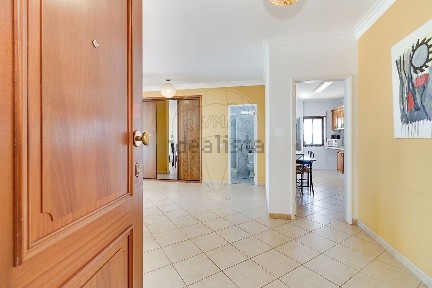 Apartamento T3 à venda na Rua Gil Eanes